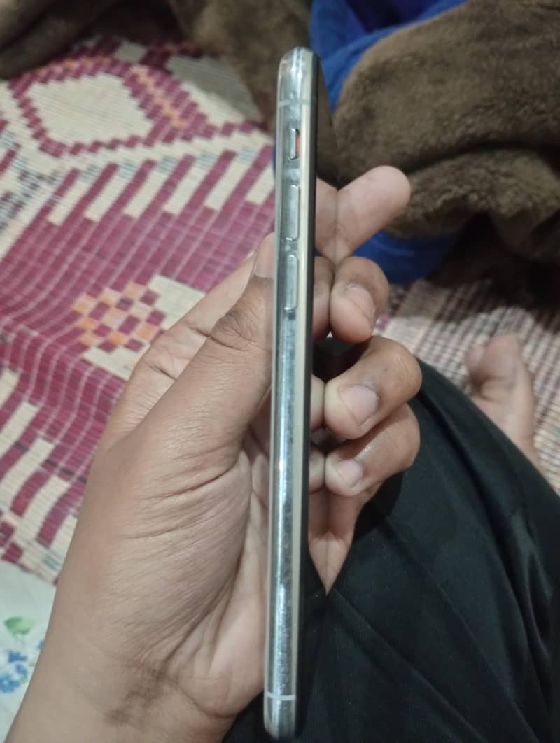 iphone xs 4