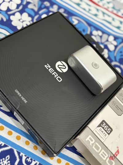 Zero Robotics earbuds