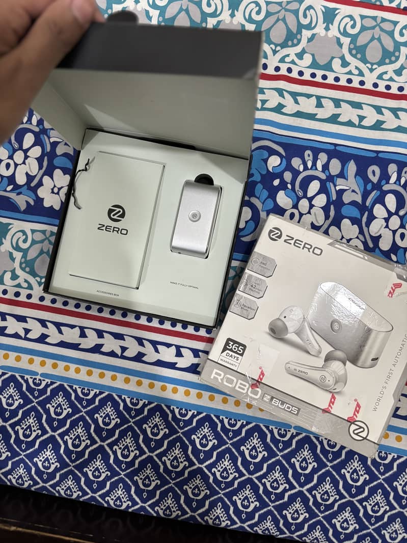 Zero Robotics earbuds 9