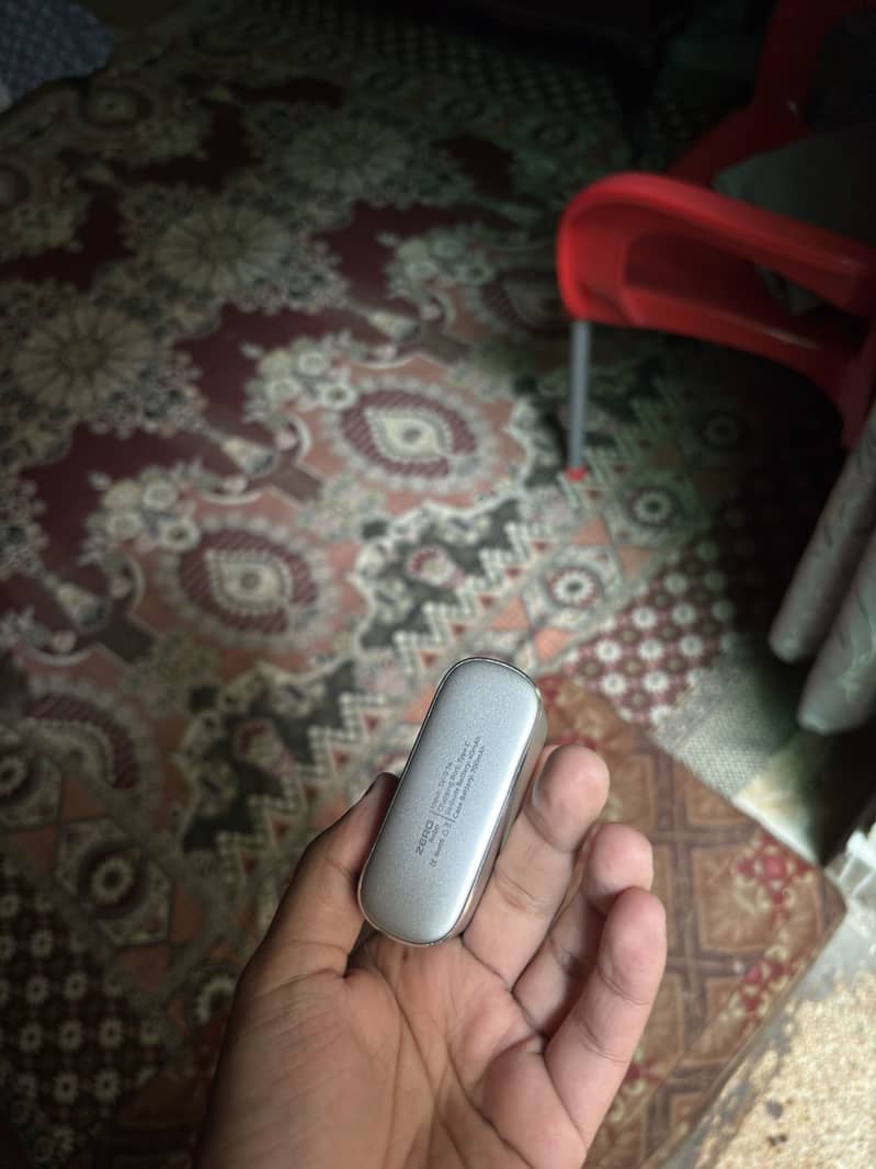 Zero Robotics earbuds 11