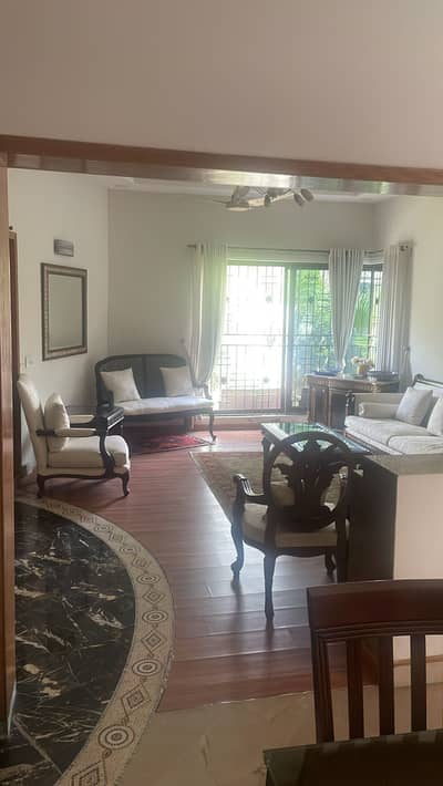 1 KANAL 3 BEDROOM LOWER PORTION AVAILABLE FOR RENT