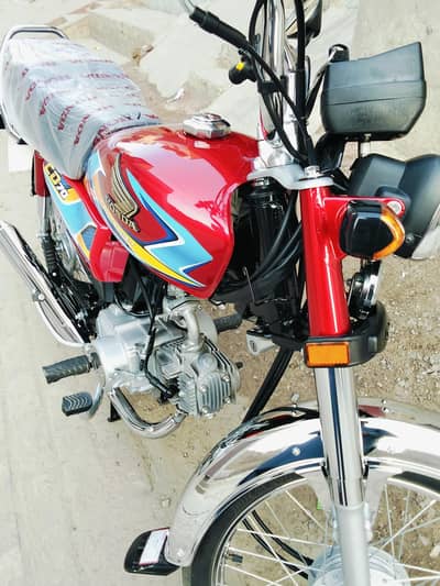 Brand new Honda CD 70 for sale in red colour