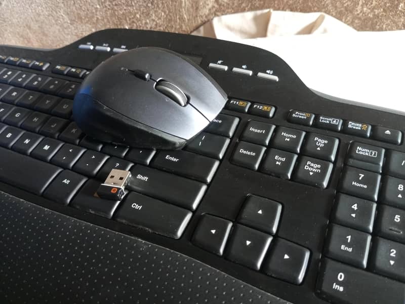 Wireless Keyboard & Mouse 0