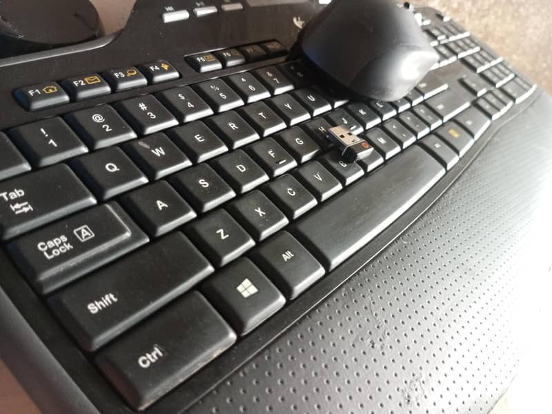 Wireless Keyboard & Mouse 1