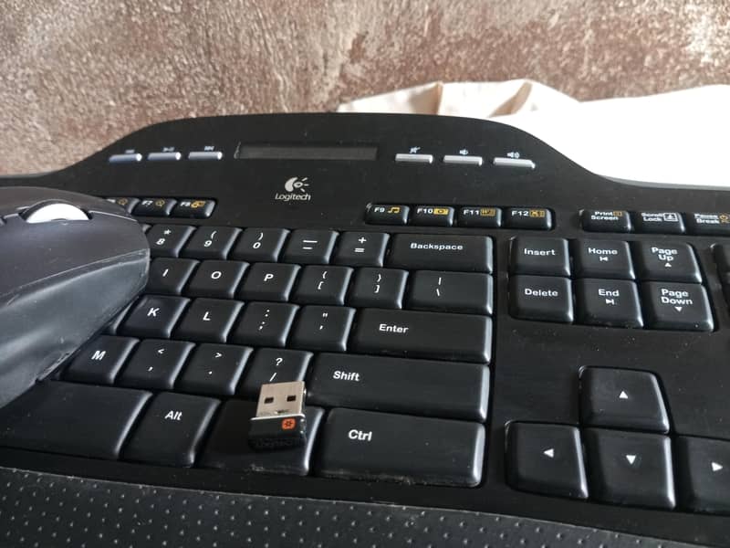 Wireless Keyboard & Mouse 8
