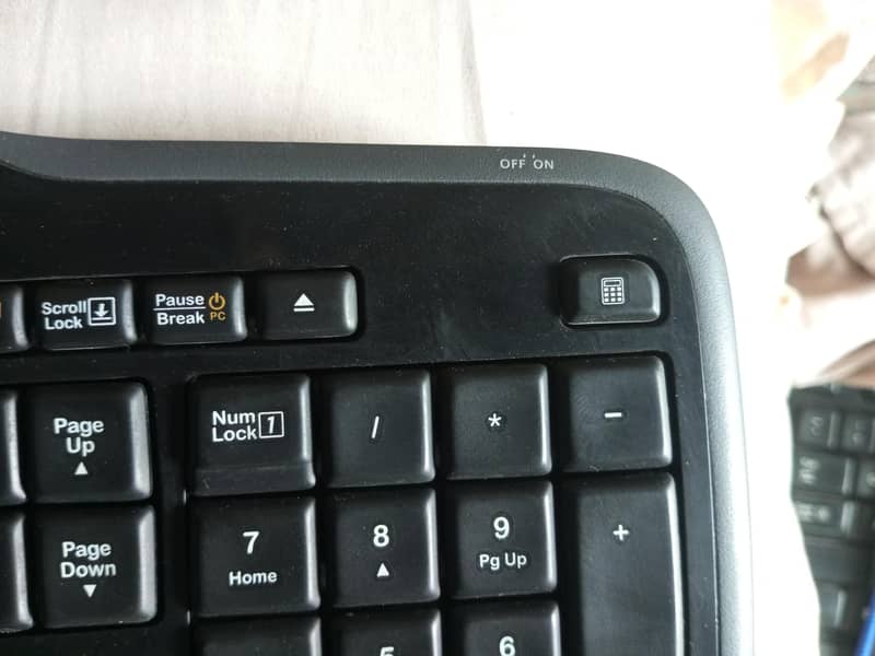 Wireless Keyboard & Mouse 10