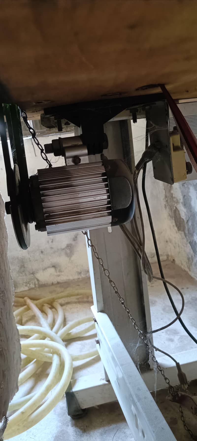کاج اور لاک مشین 0