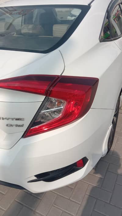 2018 Civic | Bumper 2 Bumper Genuine | Like New | Home Used | Lahore*