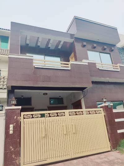 In DHA Defence Phase 2 5 Marla House For sale