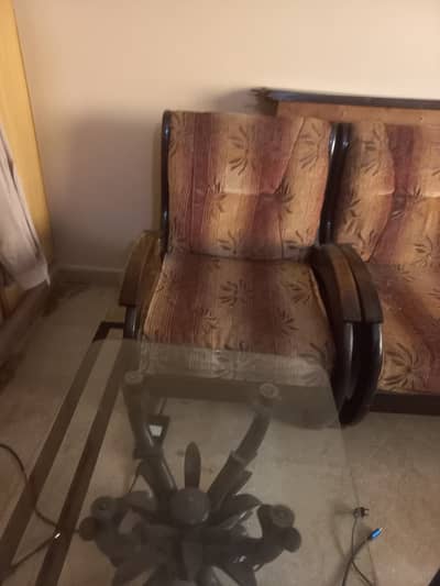 URGENT: 7 Seater Wood 9/10 conditon, Foam 5/10 conditon, good design