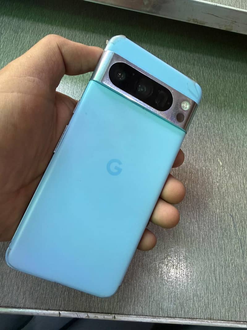 google pixel 8 pro. doted 1