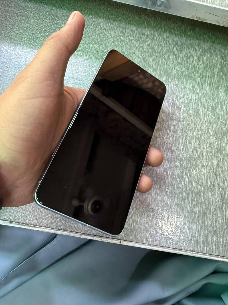google pixel 8 pro. doted 7
