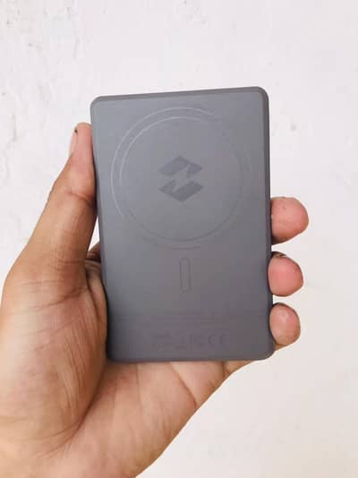 Premium Magnetic Wireless Power Bank XP06 - 5000mAh for iPhone