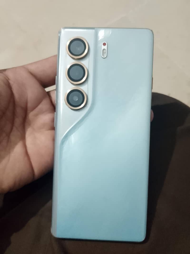 Tecno 40 pro 3
