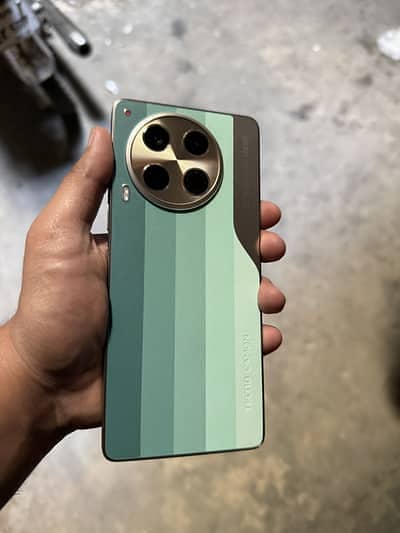 Tecno CAMON 30 0