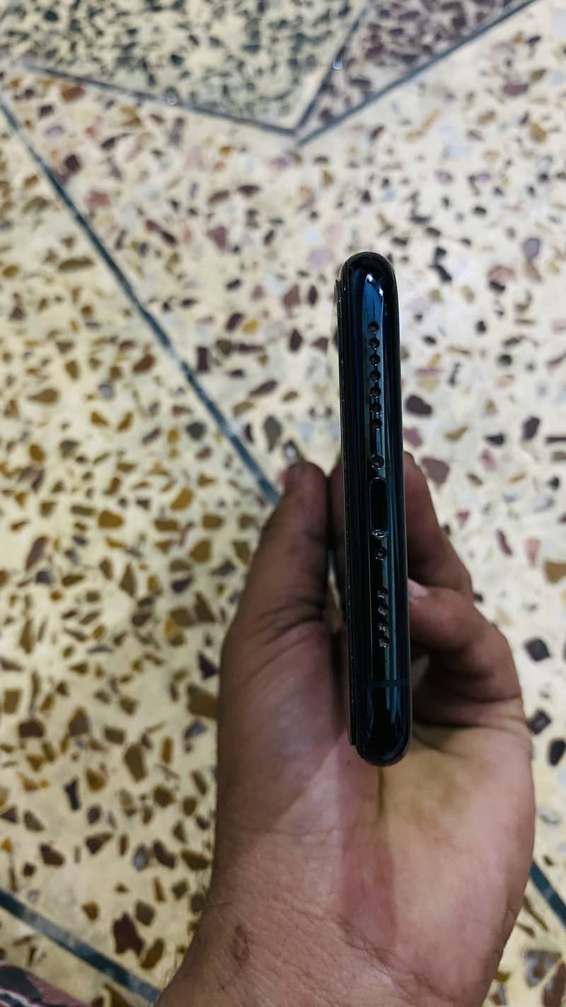 iphone 11 max pro 2
