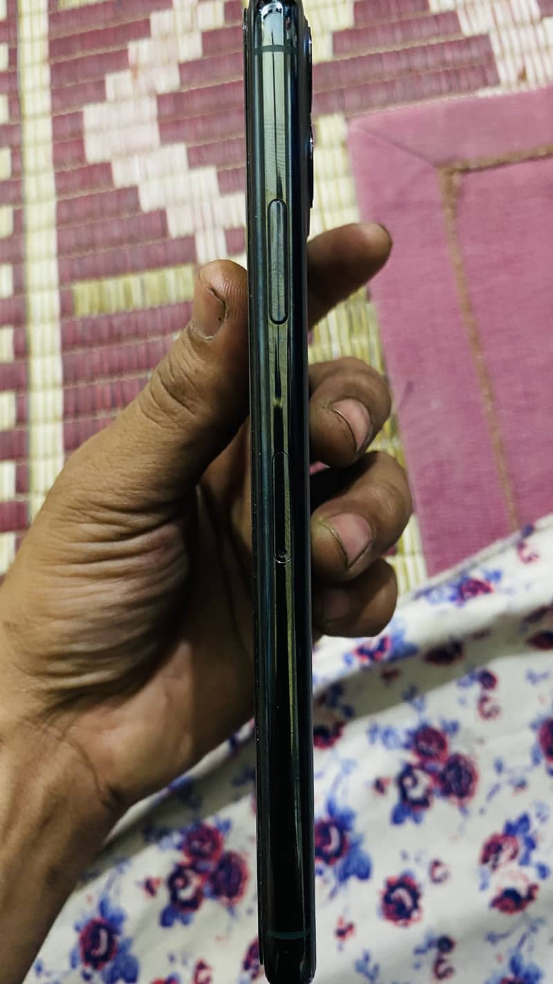 iphone 11 max pro 4