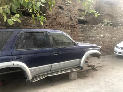 Toyota surf body.   Complete with sunroof. dash board . front bumper se