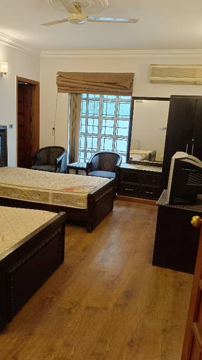 12 Bed Full House Is Available For Rent