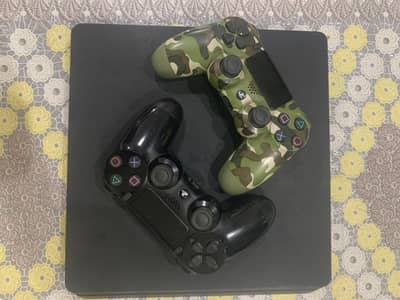 Playstation 4 slim 500 gb 10/10cond + 2 orignal controllers + psplus