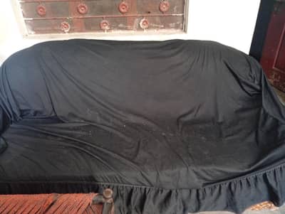 5 seater sofa withy cover Condition ok h Location jaranwala sirf call