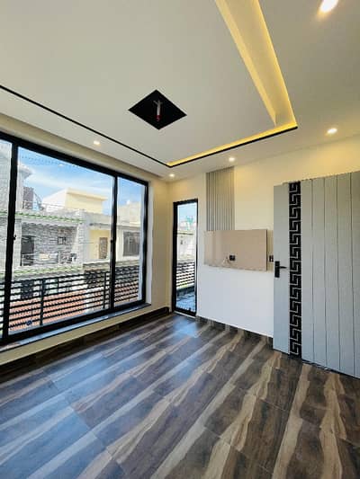 A Palatial Residence For On Excellent Location sale In Park View City - Tulip Extension Block Lahore