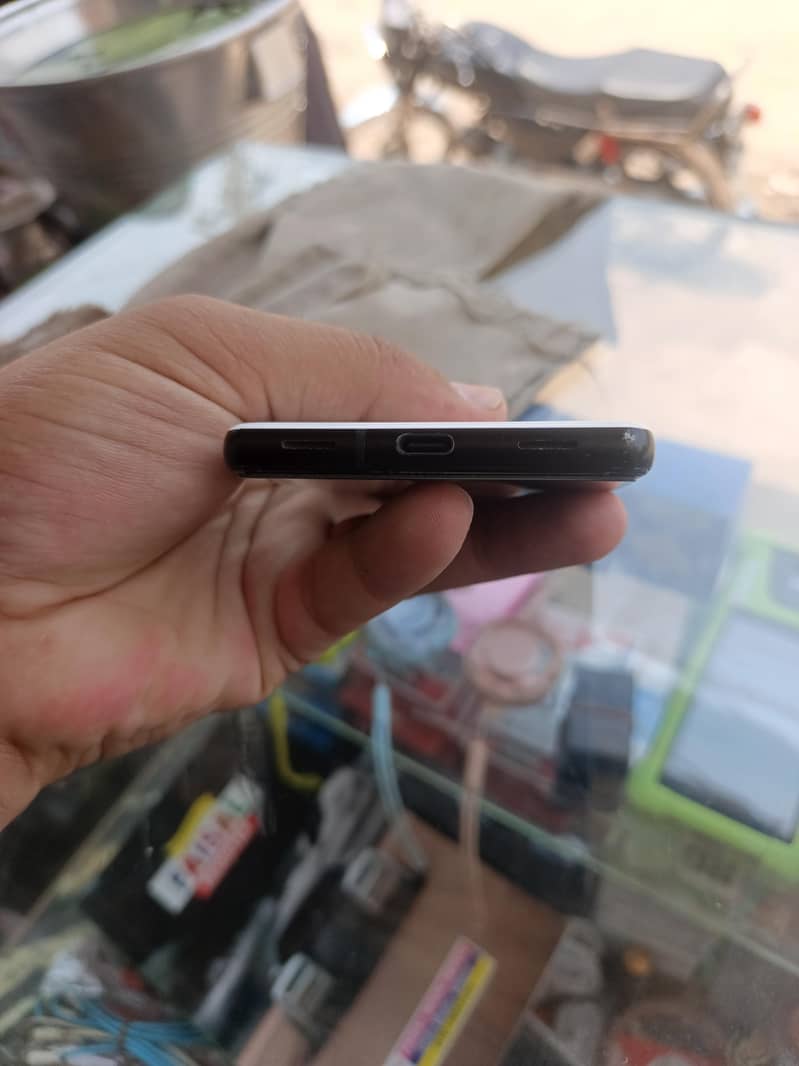 GoGlE PiXeL 6a 5
