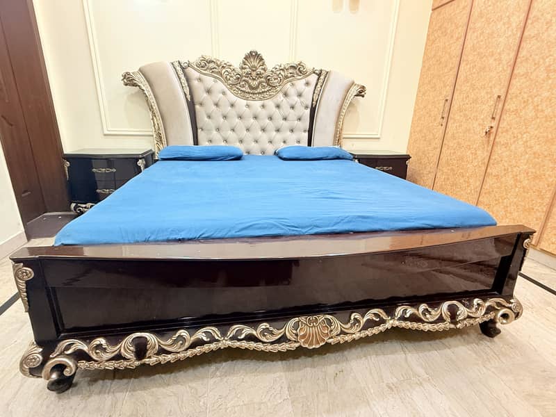 Solid wood king size bed 0