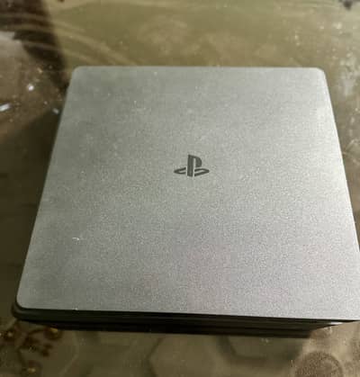 Play station 4 slim 1 TB