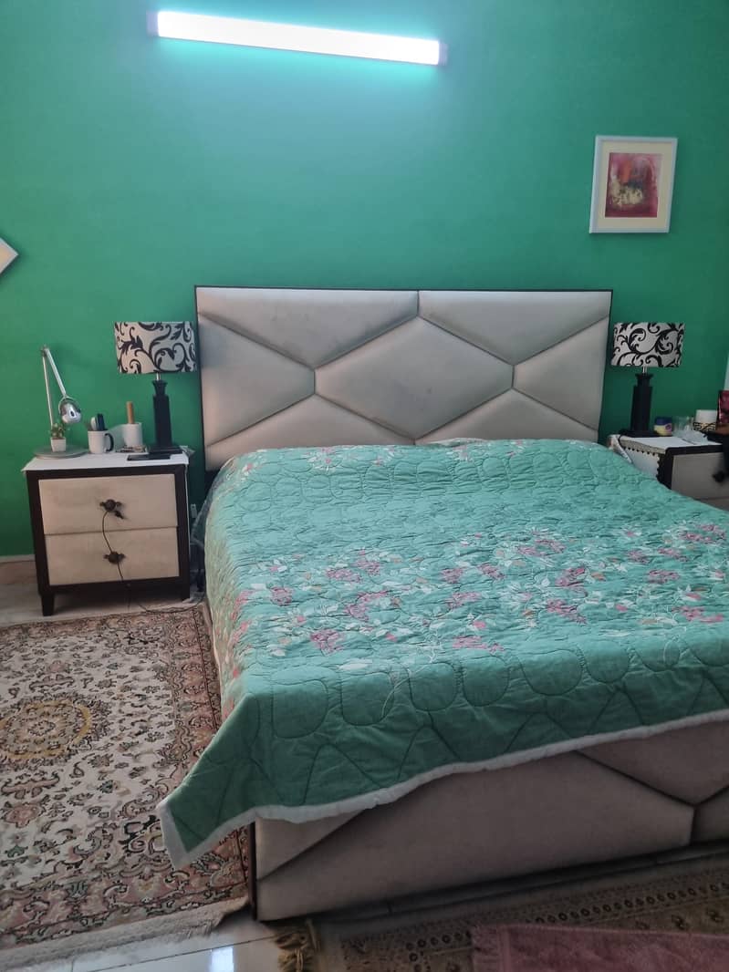 King size bed 1