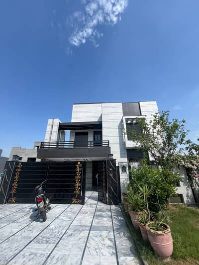 Slightly Used 10 Marla House For Sale Available At Hot Location In Bahria Orchard Block Southern Raiwind Lahore