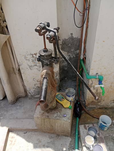 Hand pump