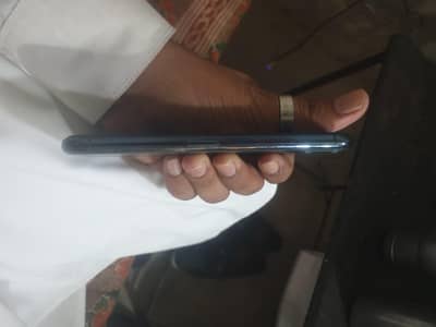 I phone 11pro 64gb panal chanj Baki all okay batri health 83