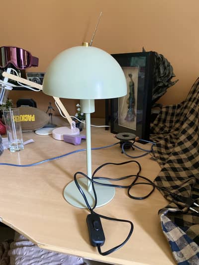 Table lamp