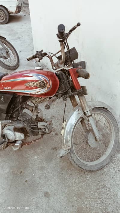 Suzuki Yamaha YD 100cc motorcycle for sale in reasonable price.