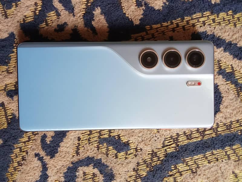 Tecno Camon 40 pro 4