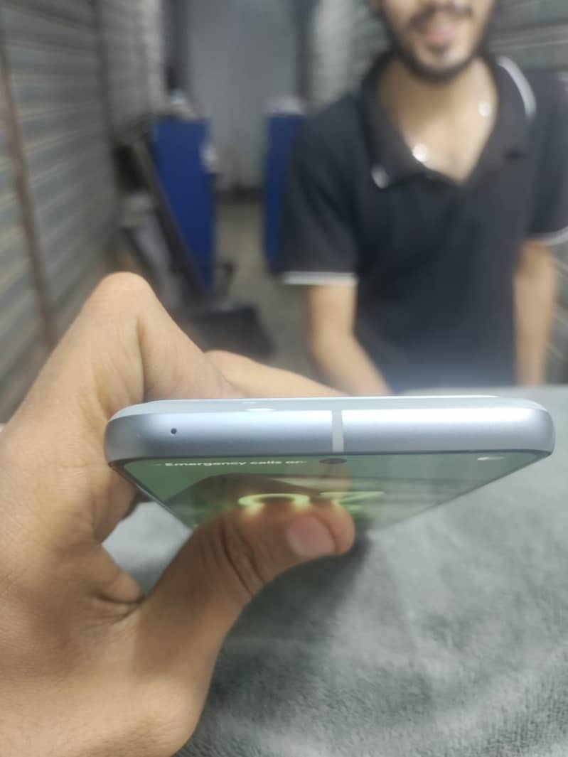 Google pixel 8 3