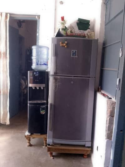 Dawlance Refrigerator in Good Condition for sale