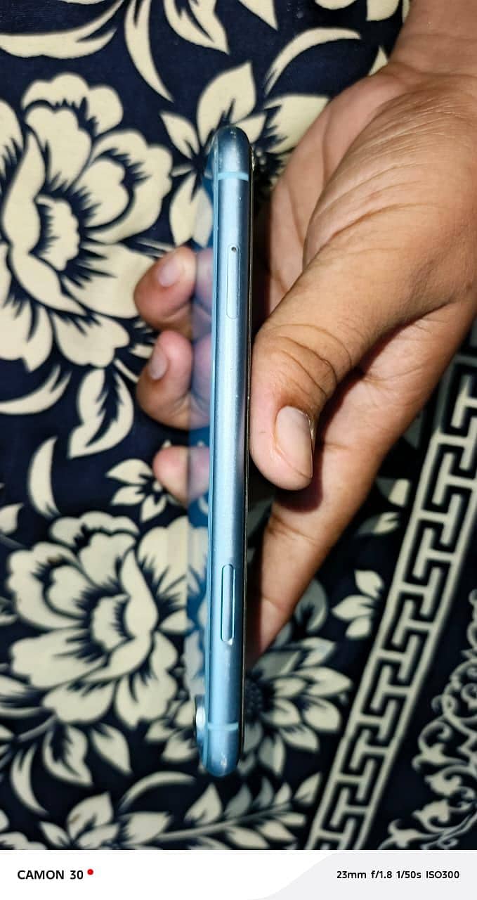 iPhone xr 4