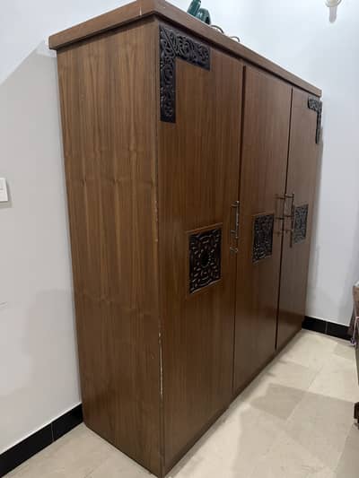 Almari three door