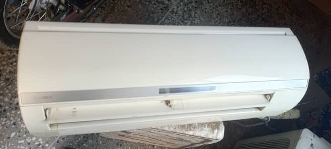 Gree non inverter 1 ton
