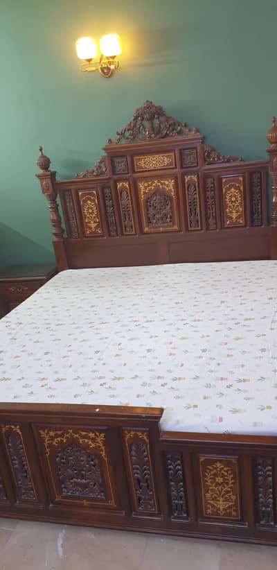 Preloved Chinioti Bed with 2 Sides and Dressing .