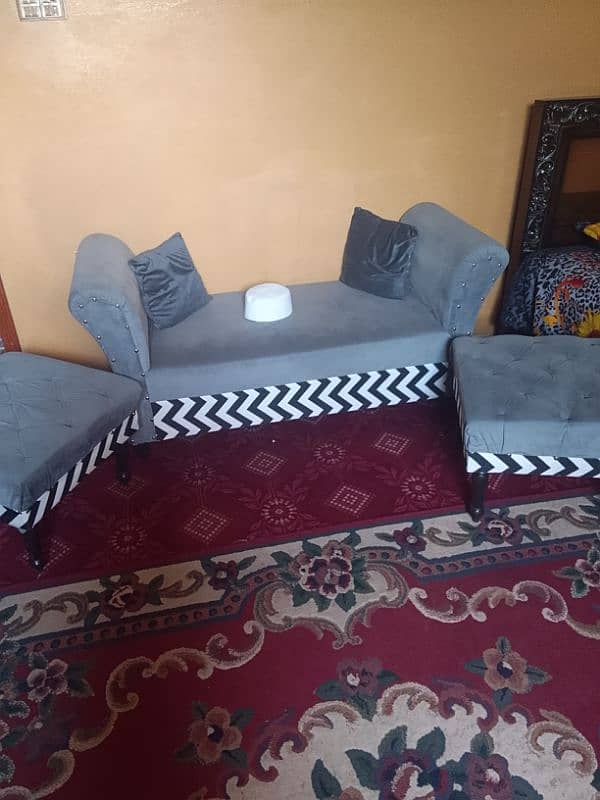 couch with two stool 0