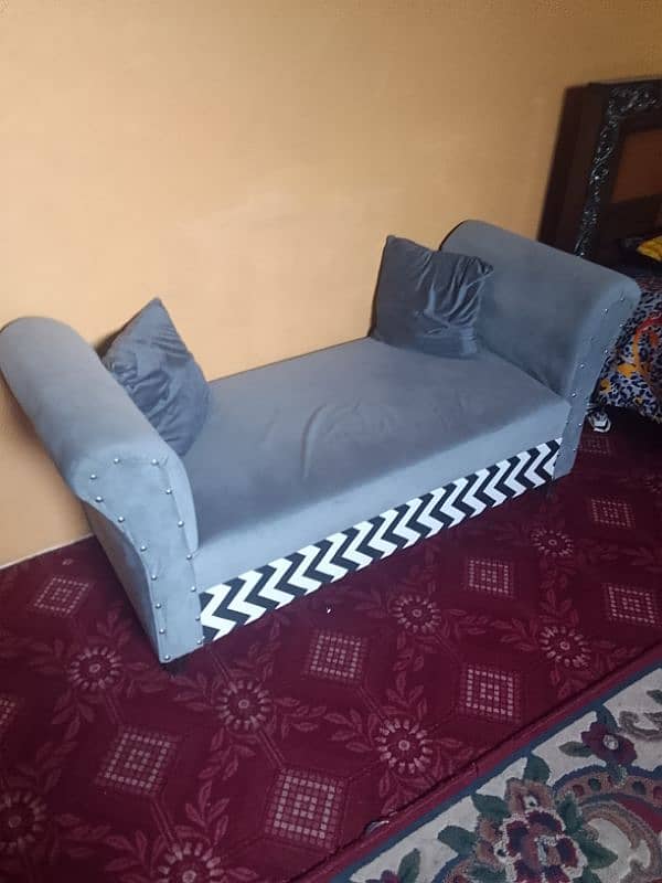 couch with two stool 3