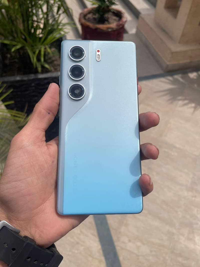 Tecno camon 40 0