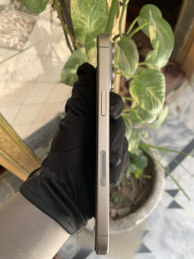 IPHONE 15 PRO MAX 5