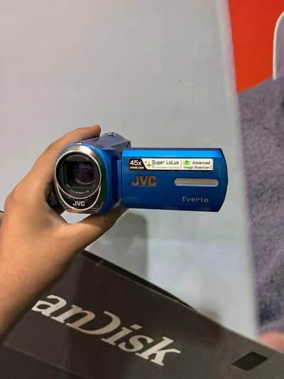 JVC 45× Zoom Handy Cam with battery & charger