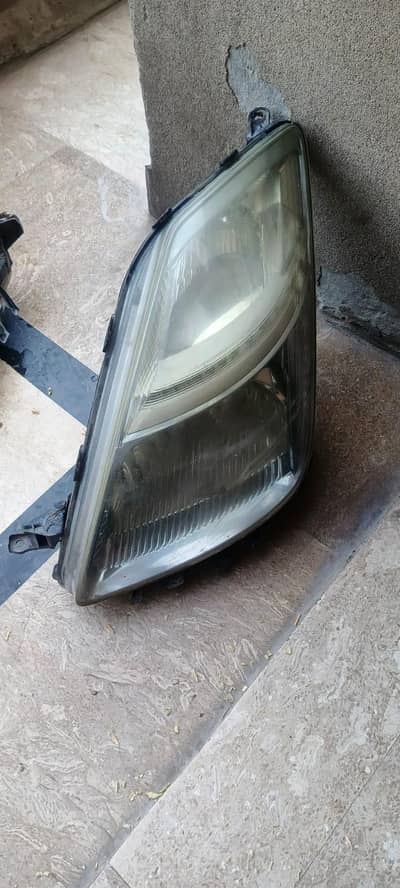 prious ki headlights han good condition ma 10/8