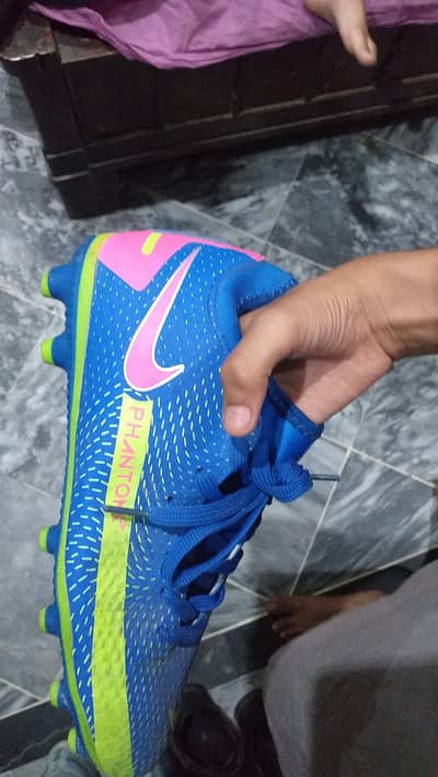 Football shoes imported stock