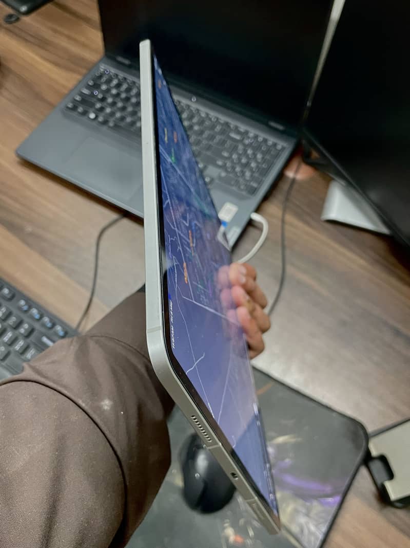 Ipad pro(6 generation) M2 chip 8